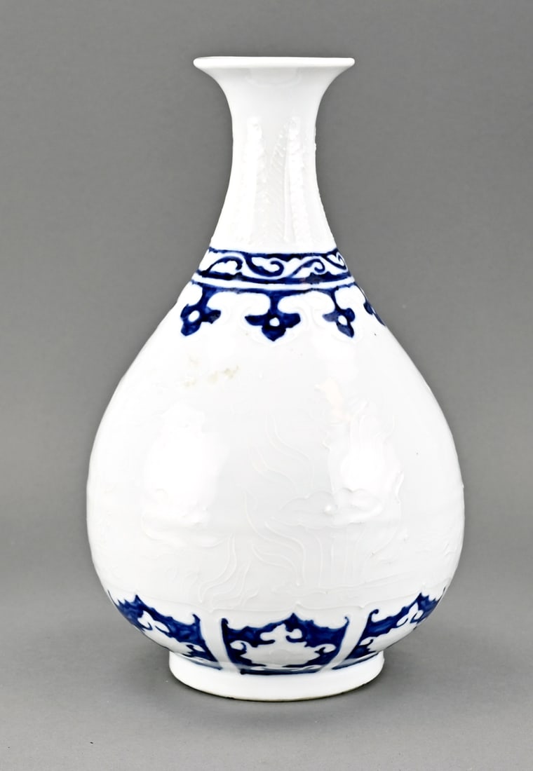 Chinese vase, H 30 cm. (1 of 2)