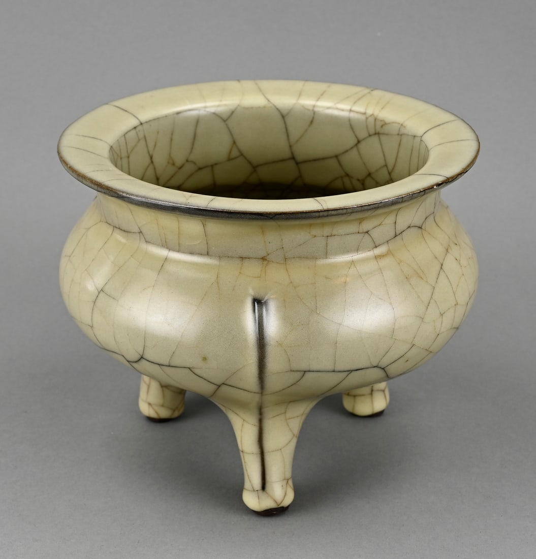 Chinese incense burner (1 of 3)