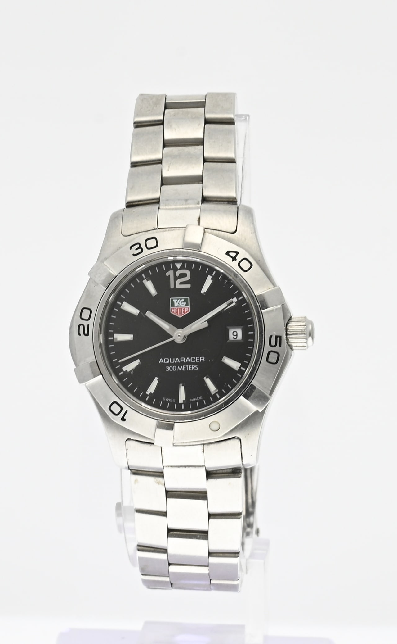 Tag Heuer aqua racer: Tag Heuer, aquaracer Lady, Steel, Quarts. WAF1410. Watch with a black dial with date indication. Equipped with a rotating bezel. The watch has a steel strap. ø case 27 mm. Length approx. 17 cm. In go
