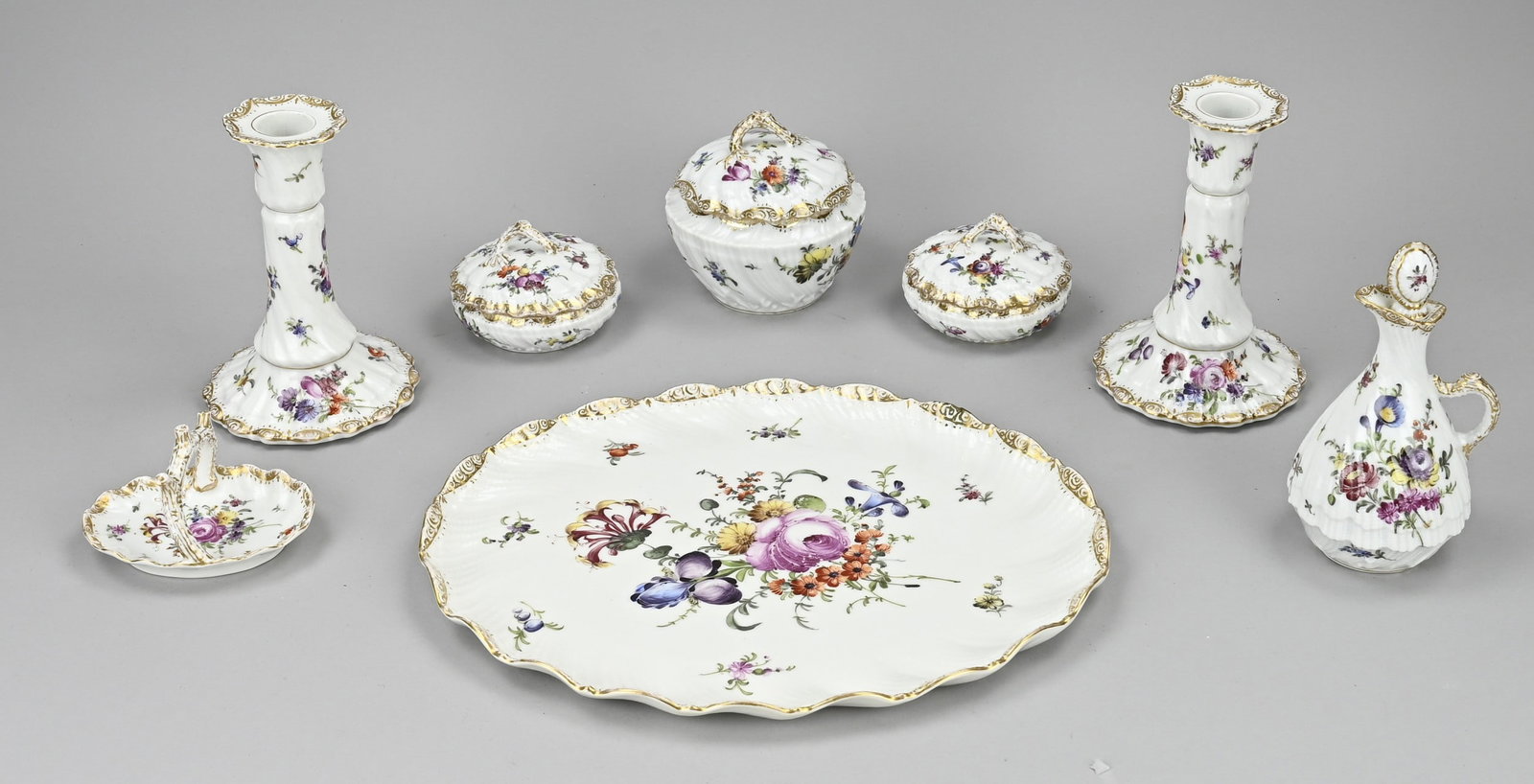 8-piece Dresden table set: 19th Century German Dresden porcelain table set. Eight-piece. Floral/gold decor + initials. Size: 8 - 29 cm. In good condition.