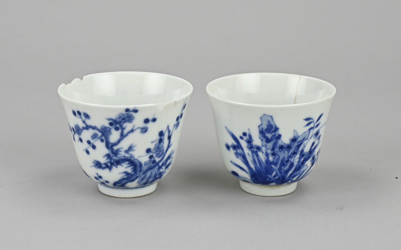 Two Chinese cups Ø 6.4 cm. (1 of 3)