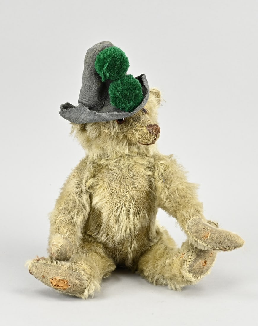 Antique Steiff teddy bear (1 of 2)