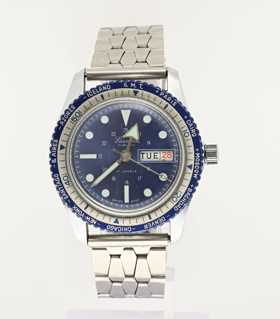 Watch Lucerne automatic, blue: Watch, marked Lucerne electra, automatic, steel model with a steel strap and with a blue dial with day and date indication. The watch has a bezel with world cities. ø 38 mm. 1088. Various signs of we