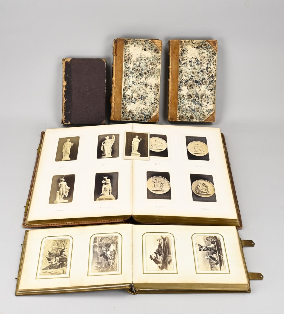 Lot of antique books (5x): Five various antiquarian books. 2x Antique photo album. 1x Uncle Toms Hutte Leipzig 1853. 2x Remers Neue geschichte Braunsweig 1824. Size: 17 - 22 cm. In reasonable/good condition.