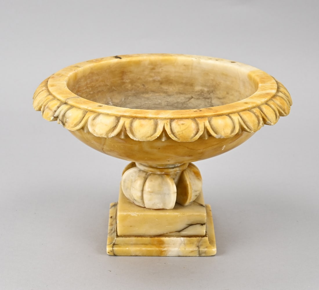 Marble tazza Ø 24 cm.: Marble tazza bowl. 19th century. Dimensions: 16.5 x Ø 24 cm. In good condition.