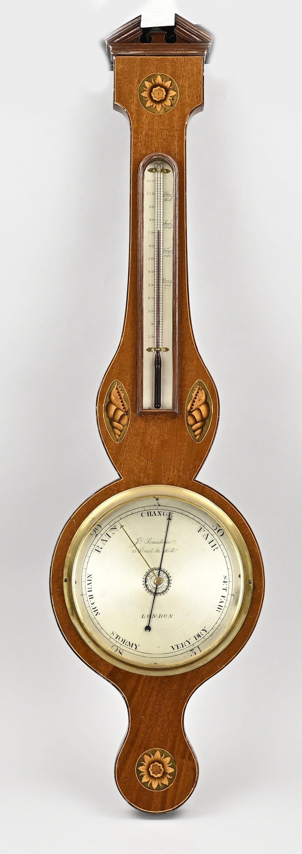 English barometer, L 98 cm.: Signed English barometer of mahogany with intarsia decoration. 19th century. By J. Somalvico London. Dimensions: L 98 cm. In excellent condition.