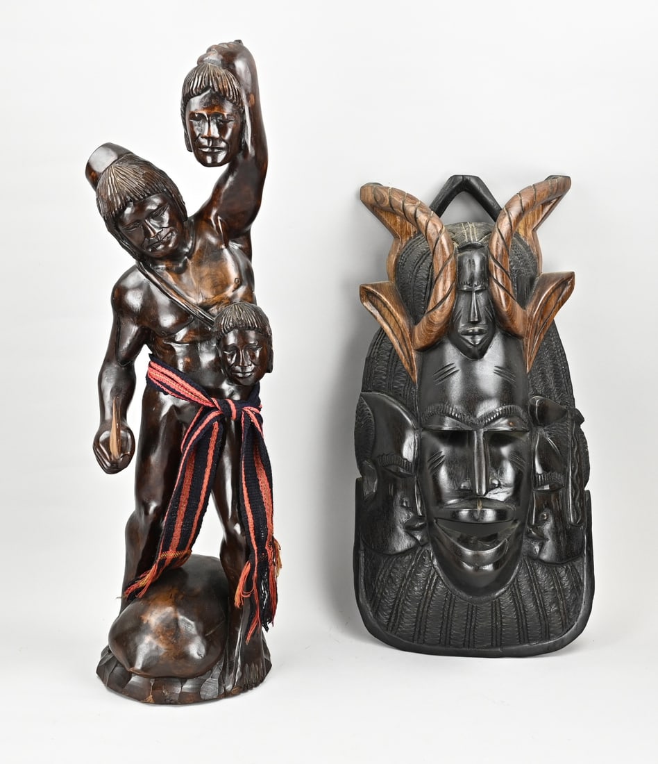 Wooden statue + mask: Hardwood carved headhunter figure + African mask. 20th century. Size: 60 - 77 cm. In good condition.