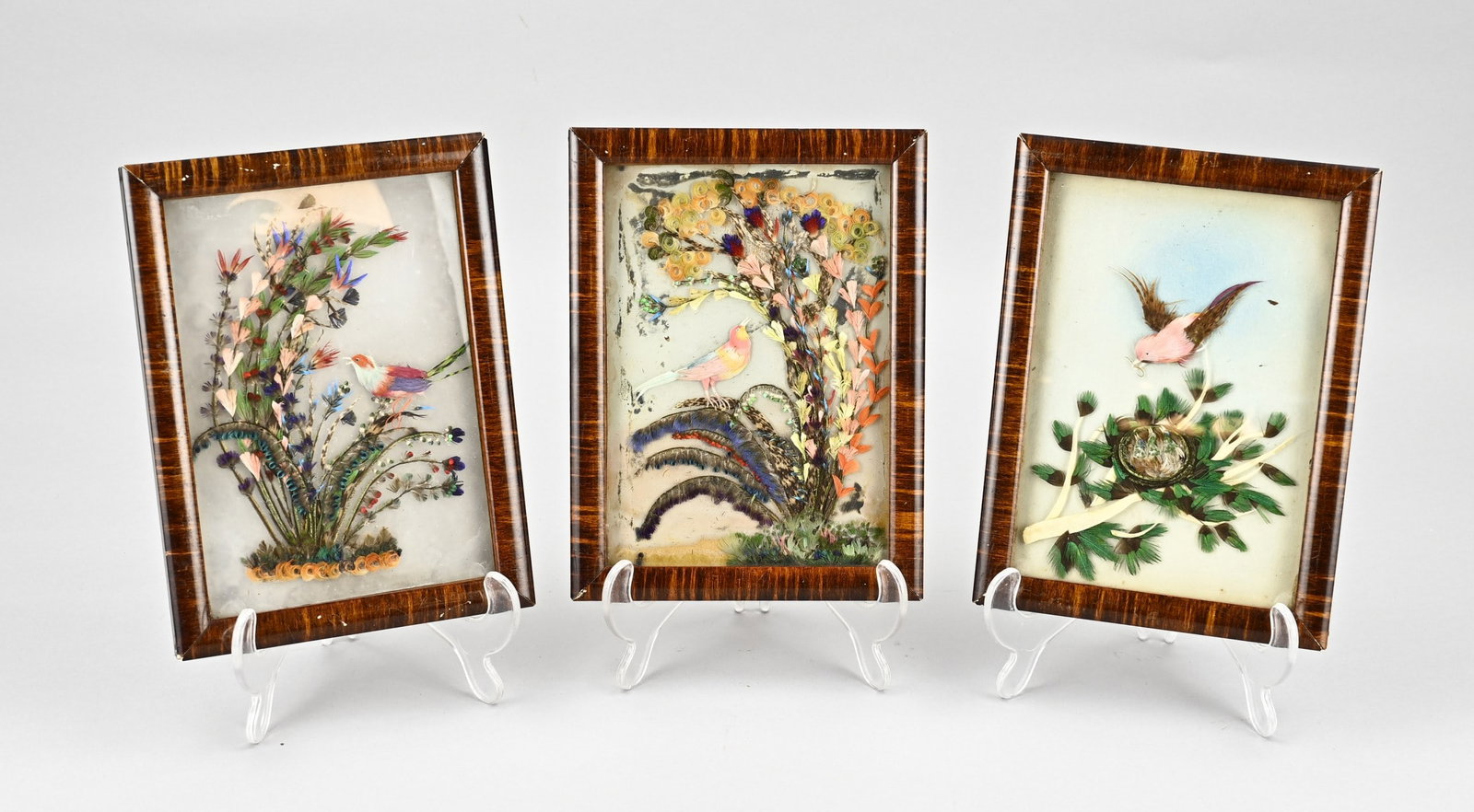 3x Chinese diorama, 1900: Three Chinese dioramas with feather art and bird representations. Circa 1900. Dimensions: H 18 x W 13 cm. In good condition.