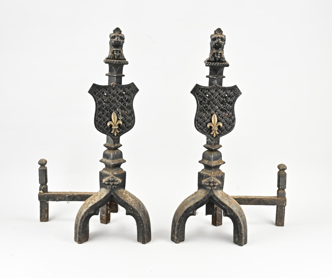 Set of fire dogs: Two heavy cast iron fire dogs with lions. Holland. 19th century. Dimensions: 60 x 40 x 20 cm. In good condition.