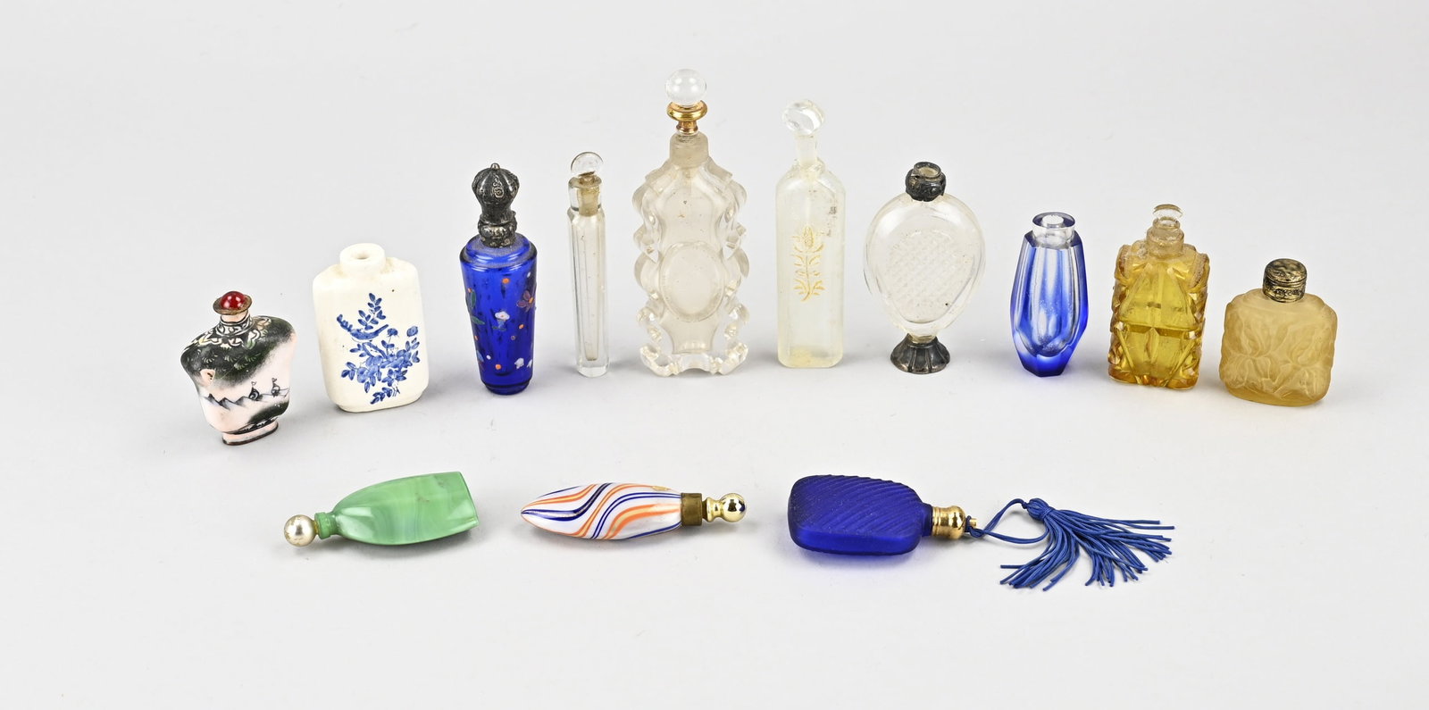 Lot of miniature perfume bottles (13x): Thirteen various old/antique perfume bottles. 20th century. Size: 5 - 11 cm. In reasonable/good condition.