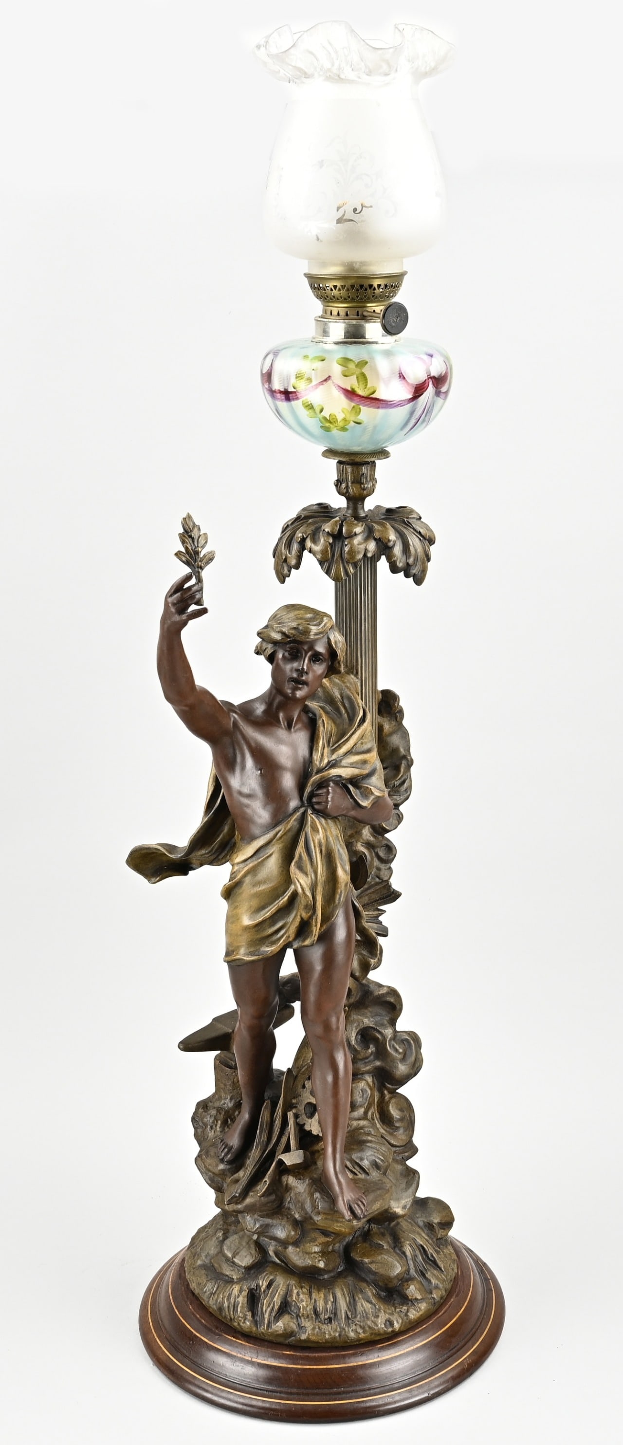 Petroleum lamp/statue, H 91 cm.: Antique composition metal standing petroleum lamp with figure + anvil, with painted glass reservoir. Circa 1900. Dimensions: H 91cm. In good condition.