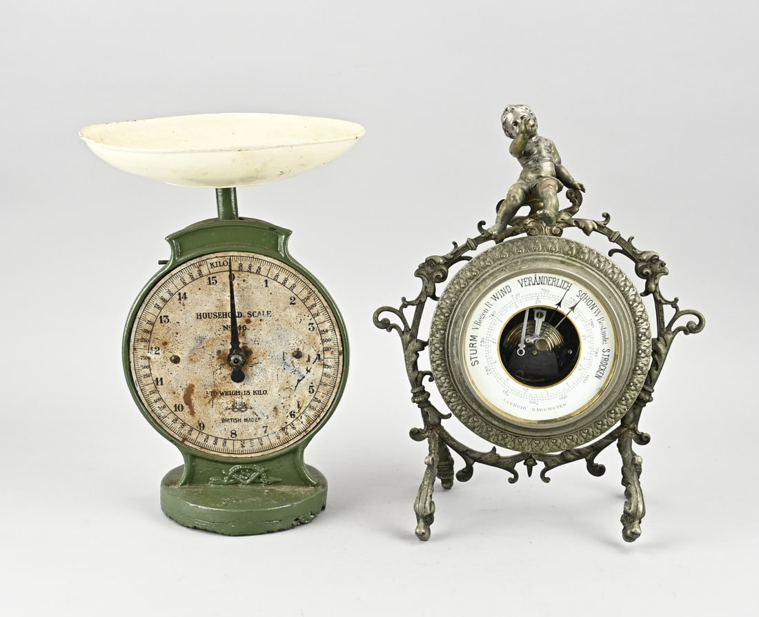 2x Antique (various): Two parts various antiques. 1x Cast iron scale, circa 1900. 1x Brass barometer with putti, circa 1900. Size: 30 - 33 cm. In good condition.