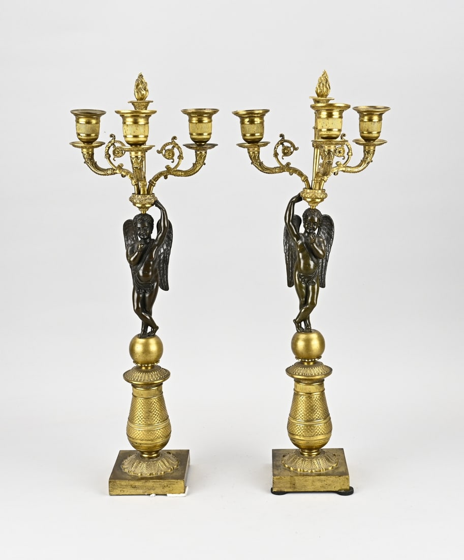 2x Empire candlestick, H 53 cm.: Two early 19th century fire-gilt bronze empire candlesticks with angels. Circa 1810. Uncleaned. Dimensions: H 53 cm. In good condition.