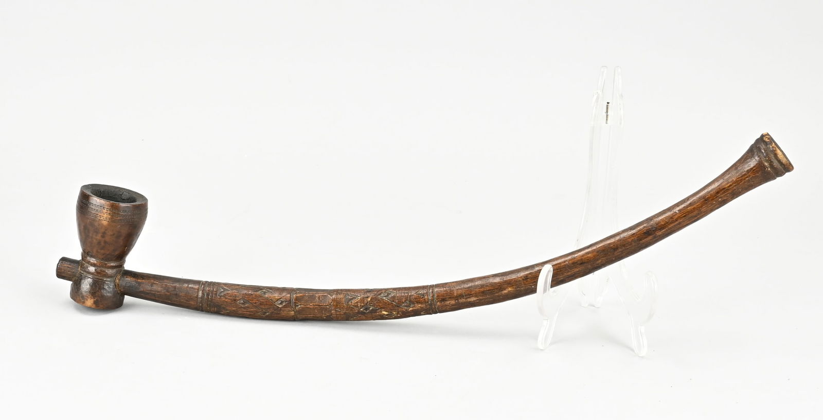 African tobacco pipe, L 50 cm.: Old African hardwood tobacco pipe. 20th century. Dimensions: L 50 cm. In good condition.