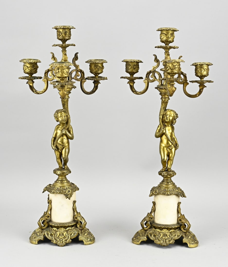 2x Figurative candlestick: Two antique French Louis Philippe candlesticks. Marble with brass + putti. Circa 1870. Dimensions: H 43 cm. In good condition.