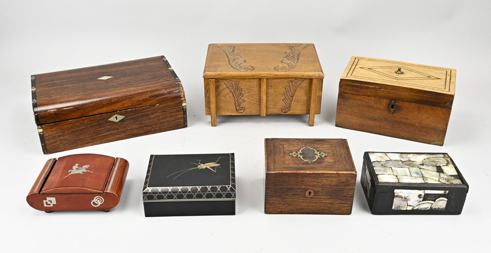 Lot of various boxes (7x): Lot with seven various old boxes/lidded boxes. 19th - 20th century. Size: 13 - 24 cm. In good condition.