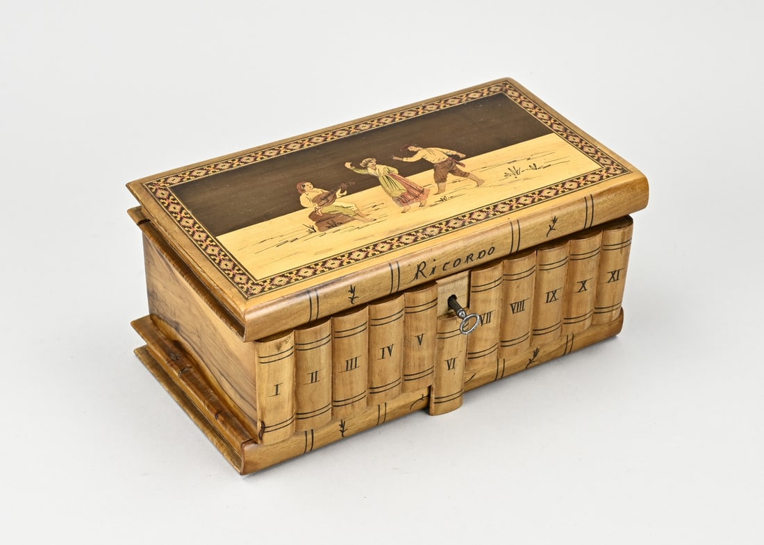 Italian box with intarsia: Antique Italian lidded box in book shape. Sorento. Dimensions: 11 x 23 x 13 cm. In good condition.