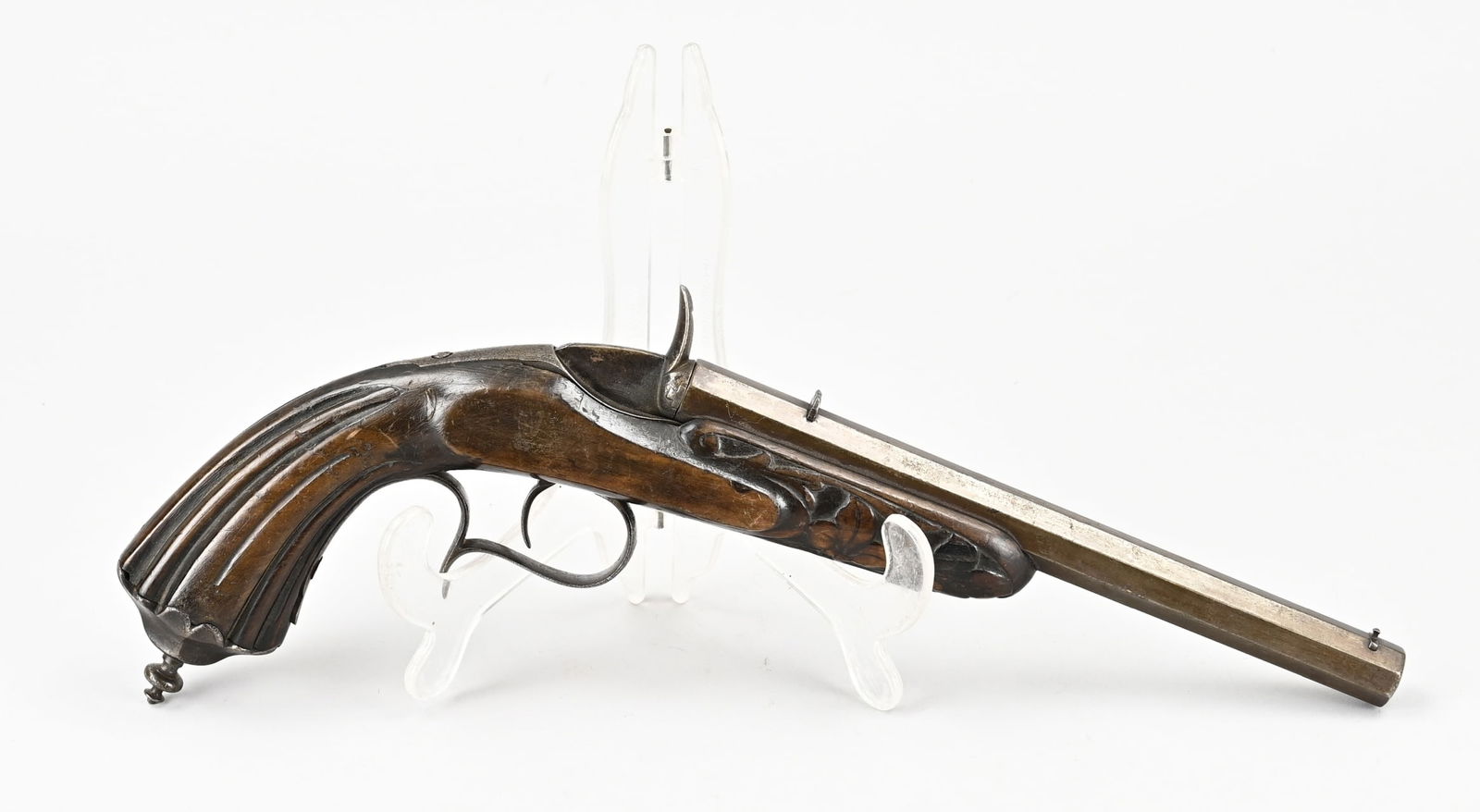 Antique pistol, L 36 cm.: Antique small caliber pistol. France. Circa 1820. ELG Nice patina. Dimensions: L 36 cm. In good condition.