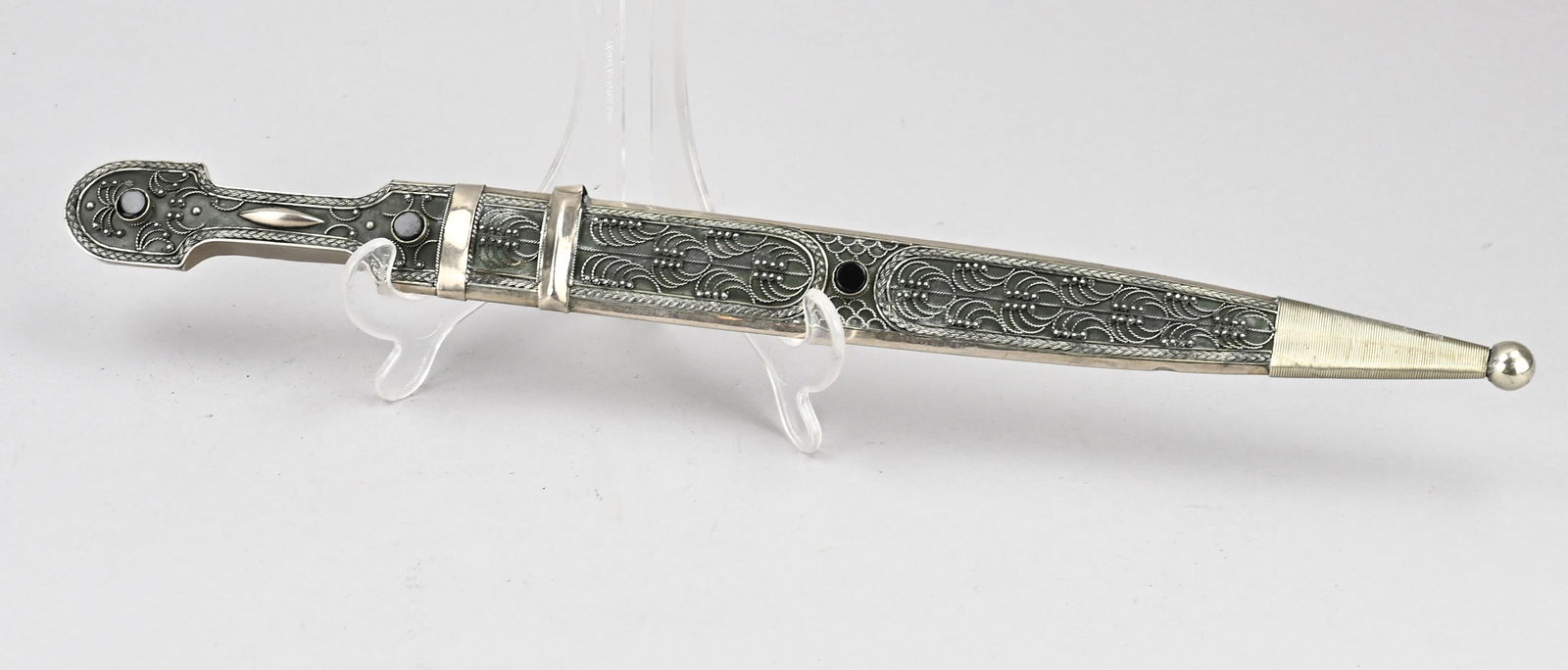 Traditional Kindjal/Khanjali dagger, L 46 cm.: Traditional Khanjali/Kindjal dagger. Georgia. Plated. 20th Century. Size: L 46 cm. In good condition.