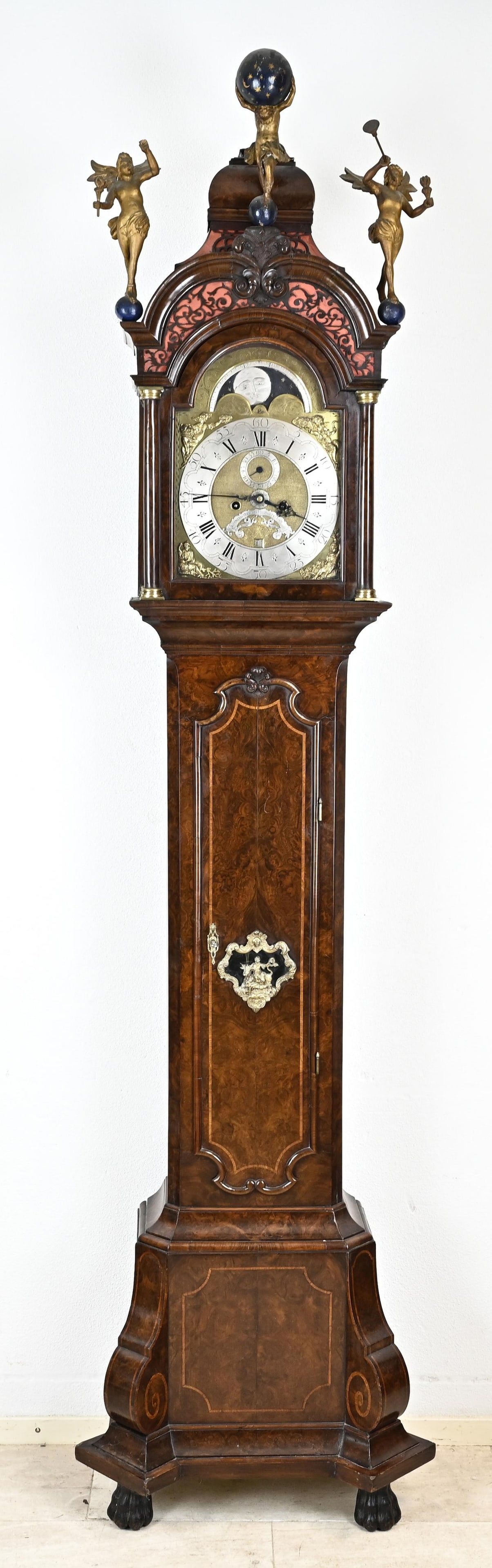 Amsterdam grandfather clock, H 265 cm.: Beautiful 18th century Amsterdam standing clock of burr walnut with band intarsia. With Rotterdam clockmaker movement, Cornelis Uijterweer. With moon phase, half hour strike, seconds indication +