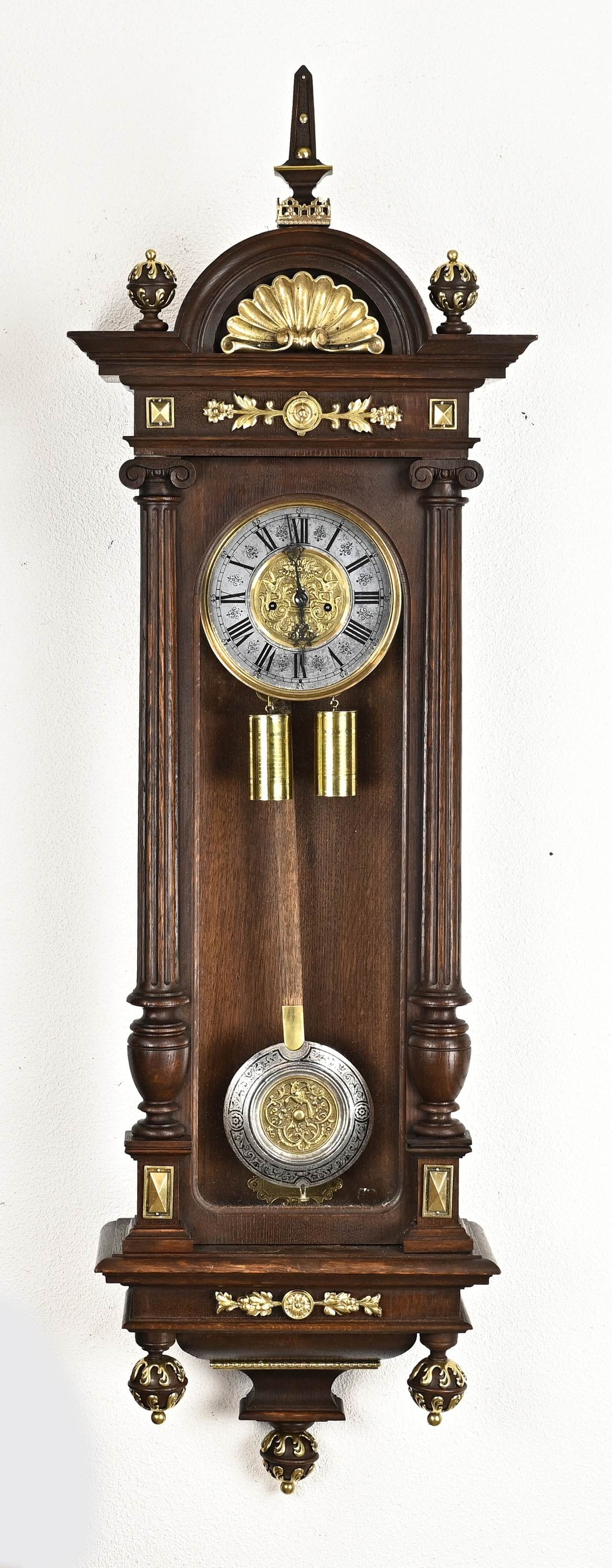 Lenzkirch two-weight: Antique oak 2-weight regulator with Lenzkirch movement + bronze fittings. Weekly runner + half-hourly strike. Circa 1890. Size: 141 cm. In good condition.