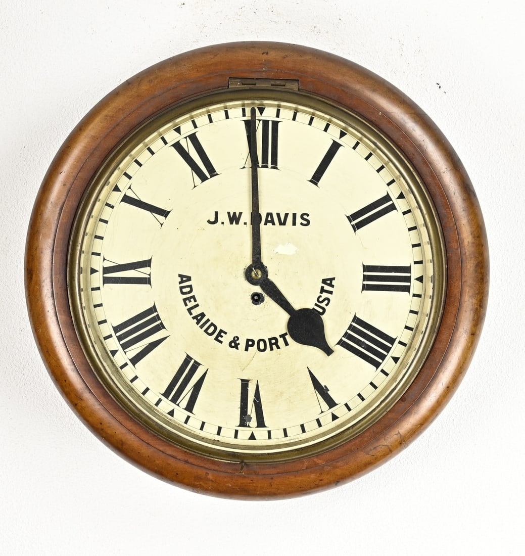 Australian railway clock Ø 58 cm.: Very large Australian railway clock with fusee movement. Mahogany. 19th century. Adelaide to Port Augusta railway line. In good working original condition. Dimensions: Ø 58 cm.