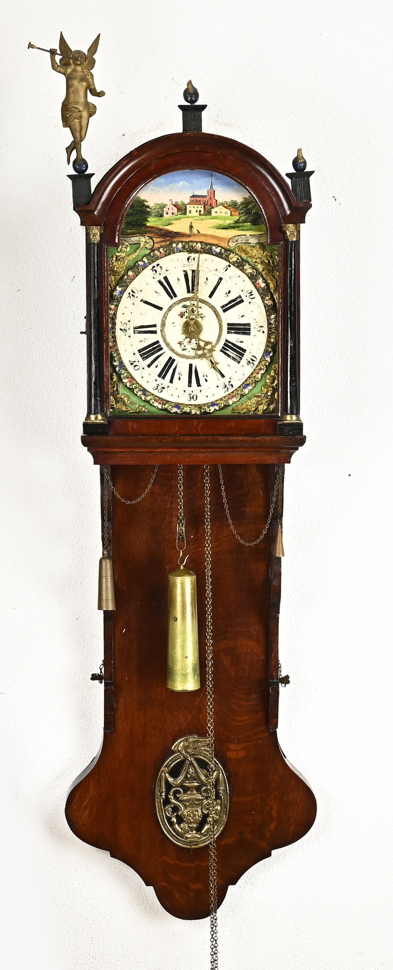 Frisian tail clock: Antique Frisian grandfather clock with wooden statues, bridal wreath and alarm clock. Circa 1800. Oak. Dimensions: 149 cm. In good condition.