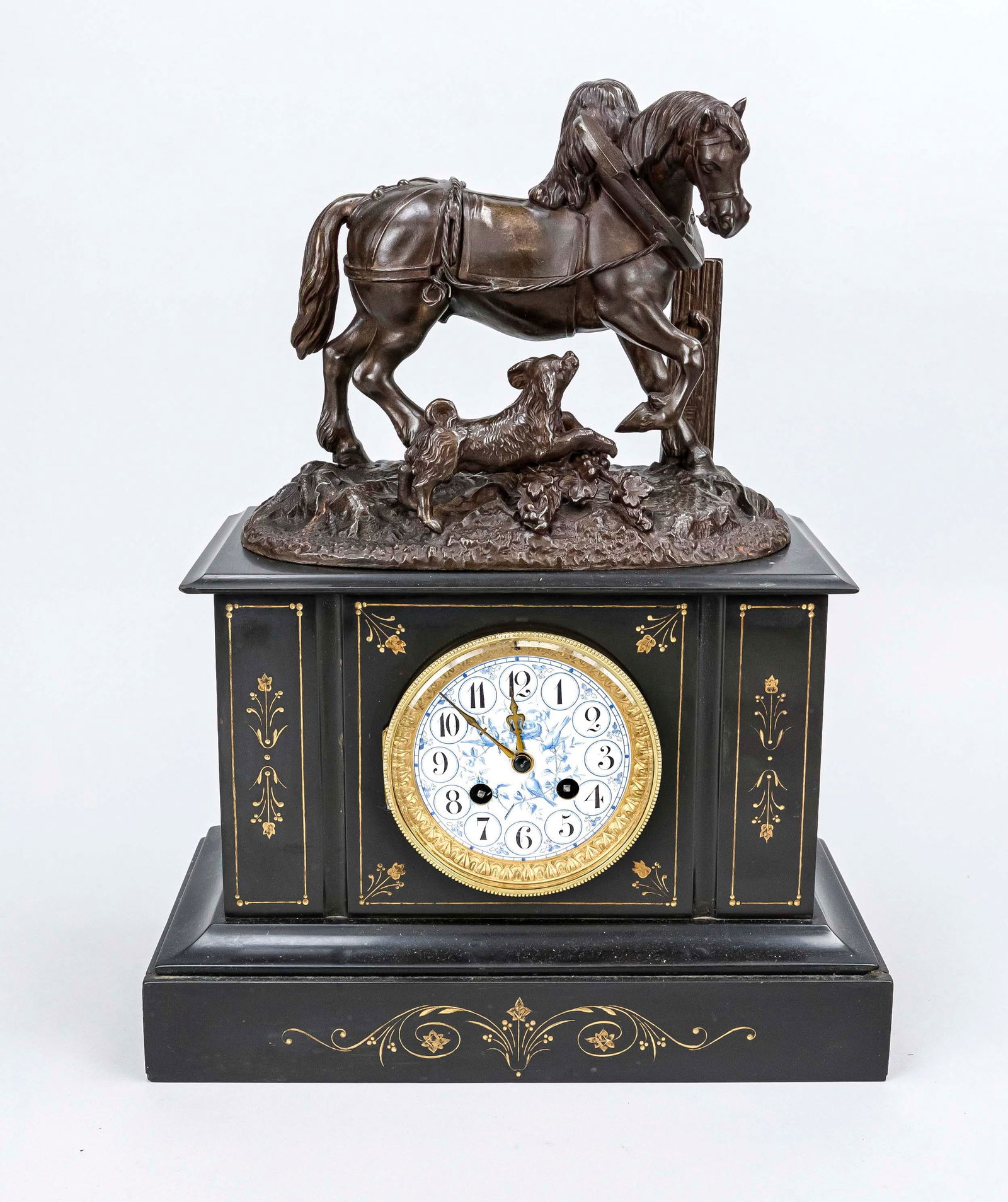 Black marble clock with horse, 1880: Antique French pendulum clock of black marble, with composition metal horse (loose on it). Circa 1880. Eight-day movement, half-hourly striking. Dimensions: H 44 cm. In good condition.