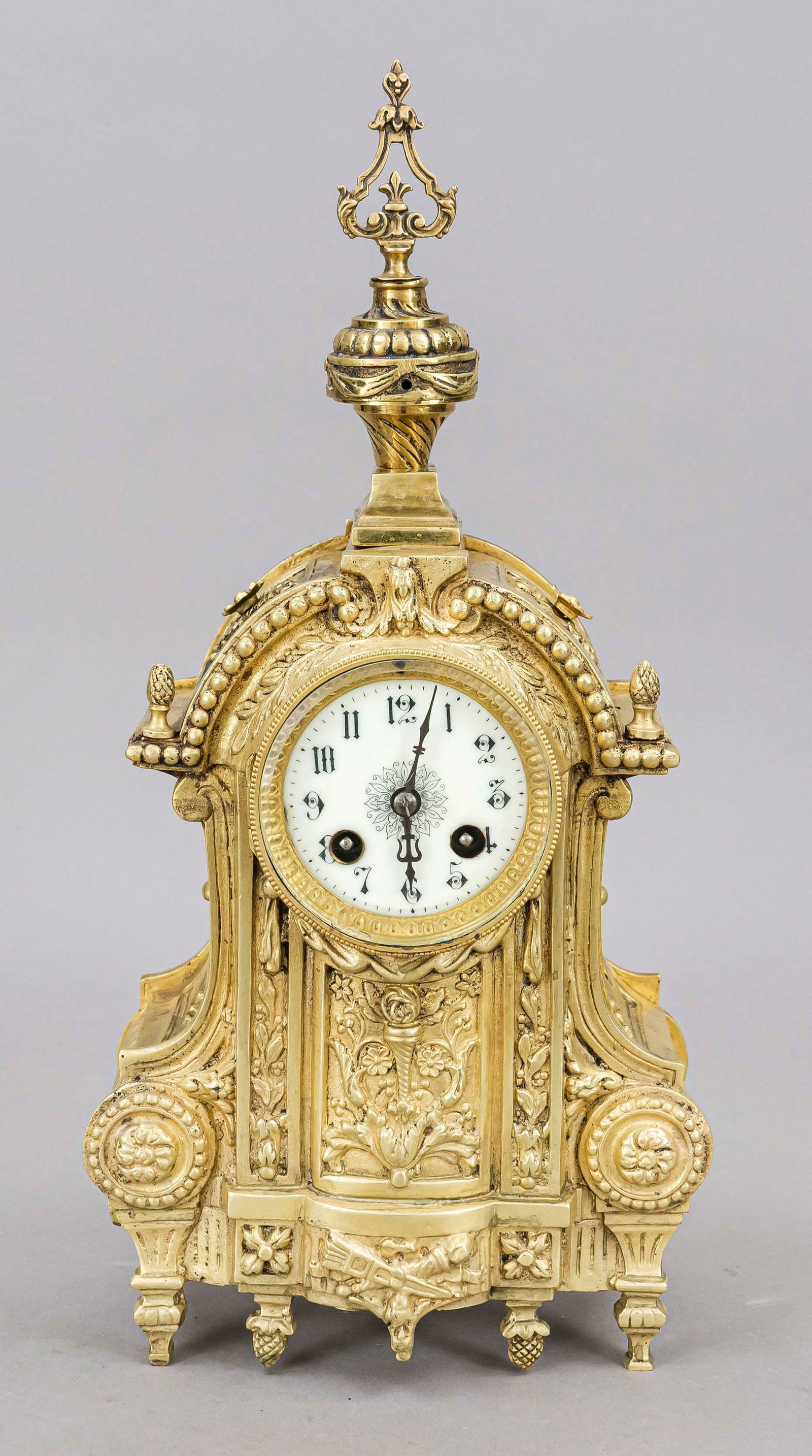 French Louis Seize style pendulum clock, 1890: Antique French brass mantel clock in Louis Seize style. Circa 1890. Eight-day movement, half-hourly striking. Functions not tested. Dimensions: H 34 cm. In good condition.