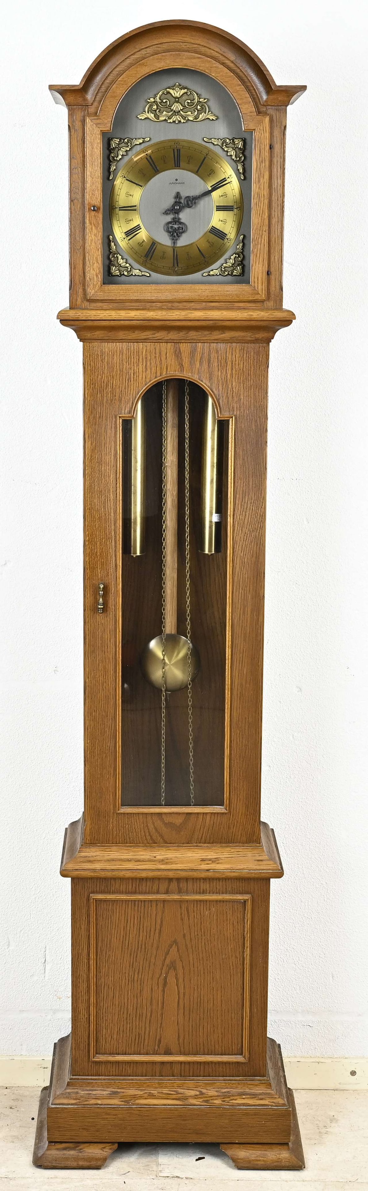 Standing clock, Junghans: German Junghans oak grandfather clock. With half-hour strike. Second half of the 20th century. Dimensions: H 182 cm. In good condition.