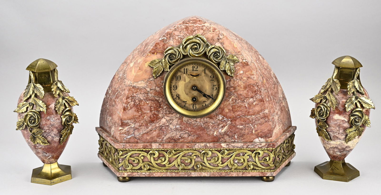 Antique clock set, 1920: Antique three-part marble pendulum clock set with bronze decorations. France. Circa 1920. Weekly runner, silent movement. Dimensions: 36 x 42 x 13 cm. In good condition.