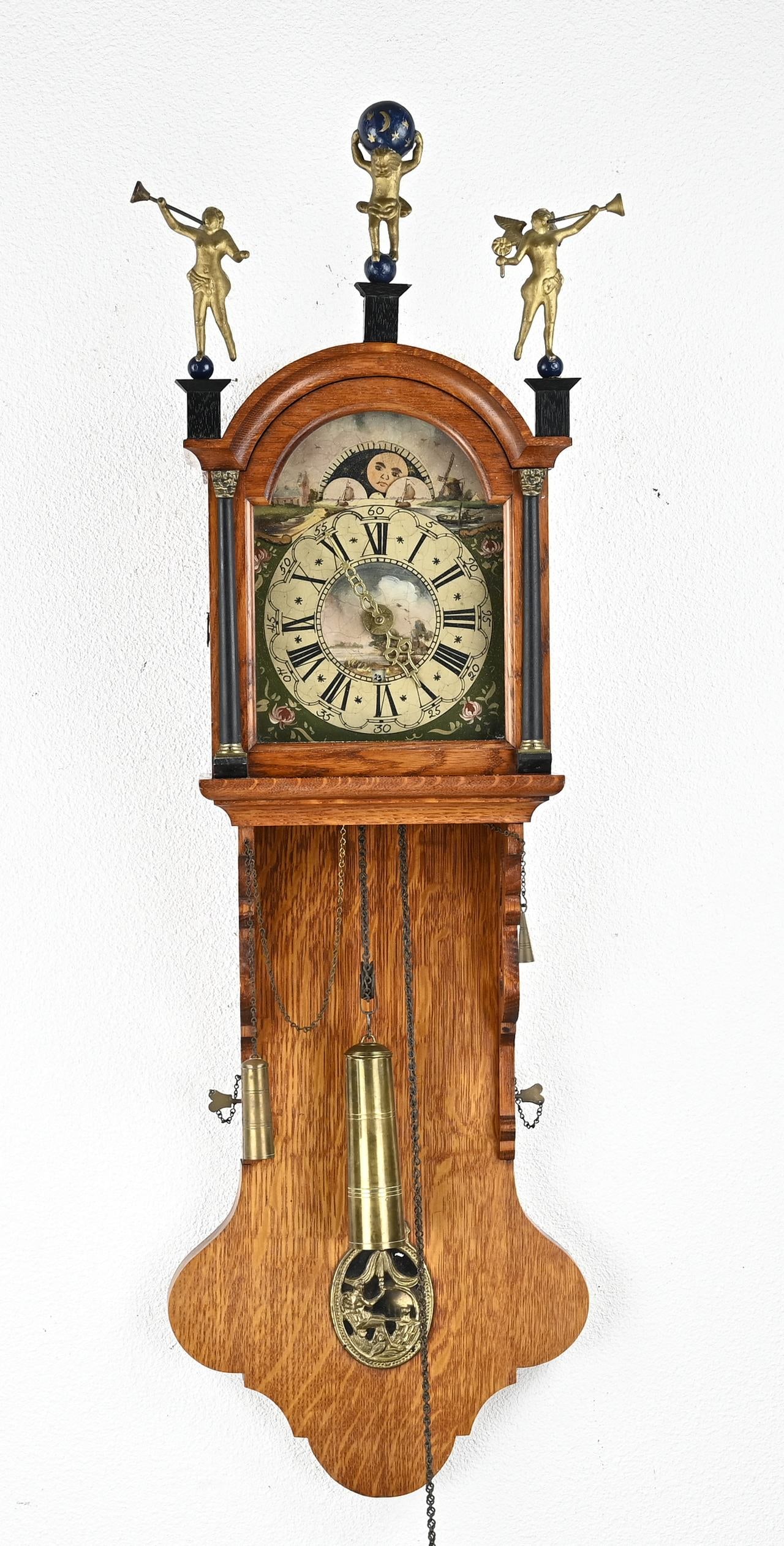 Frisian tail clock: Small Dutch oak Frisian grandfather clock with moon phase. Second half 20th century. Dimensions: 100 cm. In good condition.