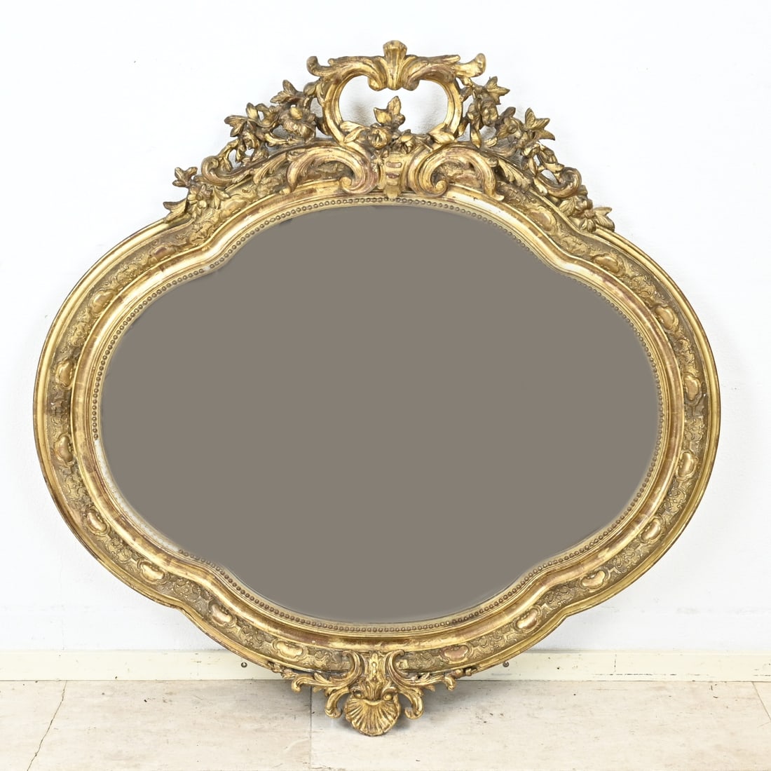 Gilded mirror, 120 x 115 cm.: Antique, 19th century, gilded mirror with floral decoration and original gilding. With facet cut mirror. Dimensions: 120 x 115 cm. In good condition.