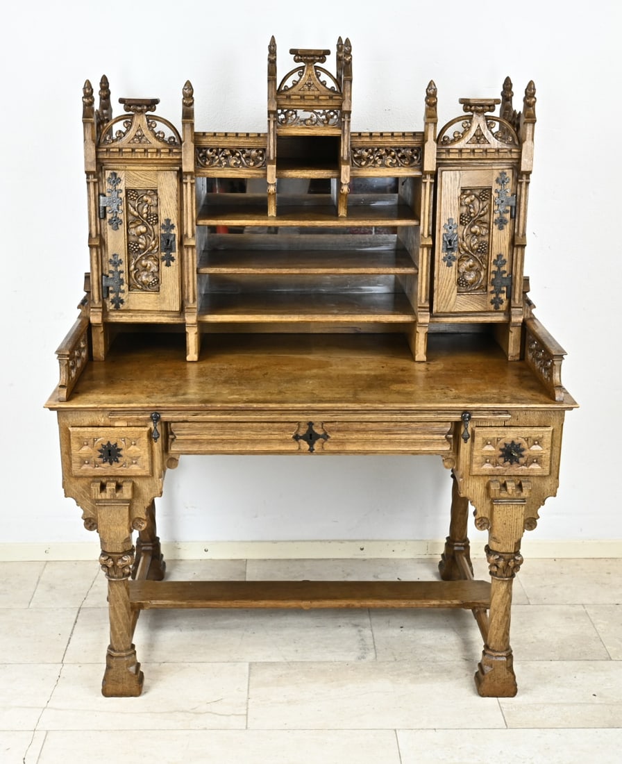 Desk with design - 2