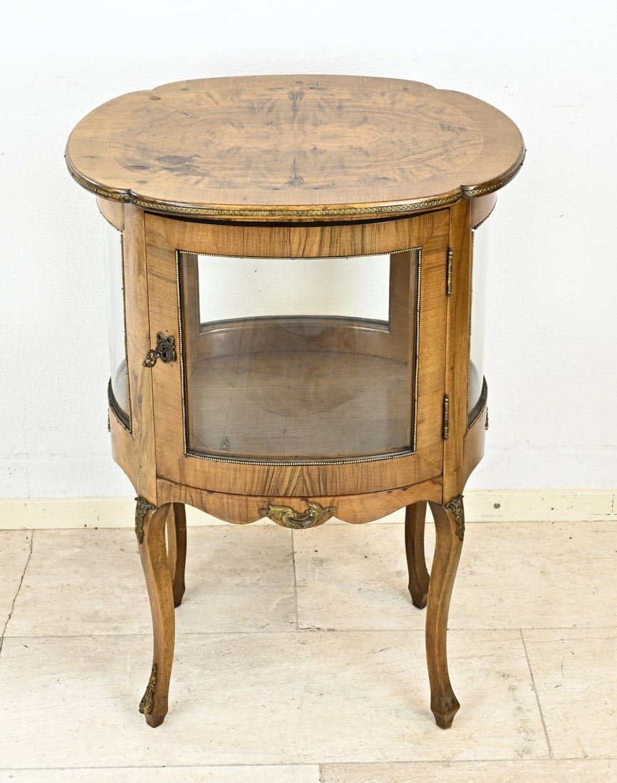 Dresden baroque tea cabinet: Rare Dresden Baroque tea cabinet made of walnut. All around with curved glass/windows and completely finished with bronze fittings. 19th century. Dimensions: 85 x 58 x 48 cm. In good condition.