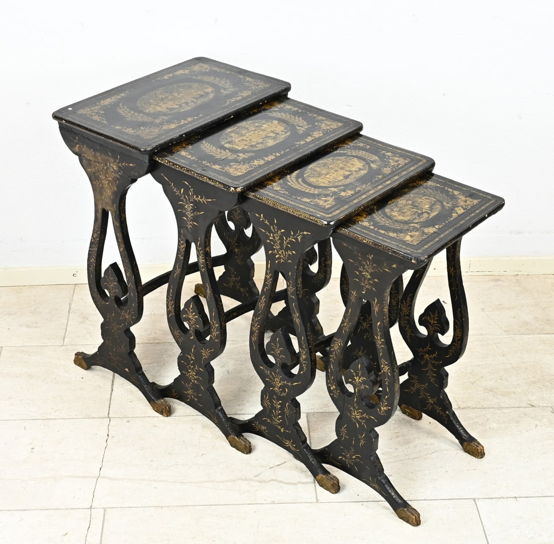 4x English table: Four 19th century English etagere tables with original finely painted chinoiserie decor. Dimensions: 70 x 50 x 31 cm. In good condition.