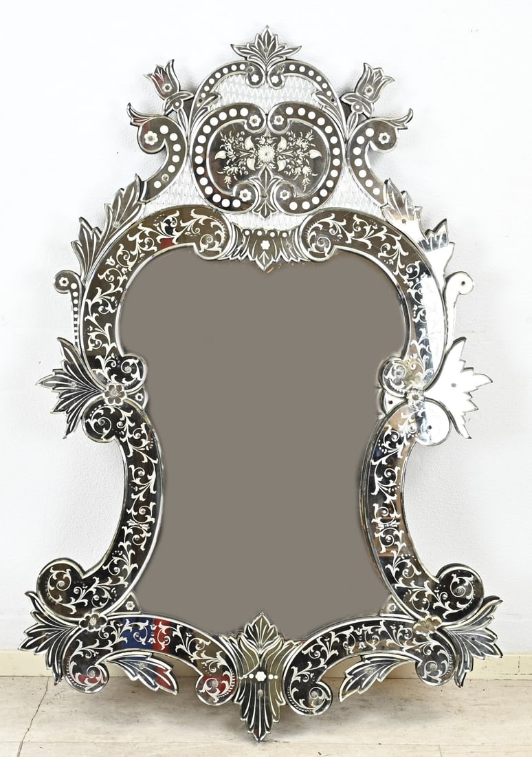 Venetian mirror, 139 x 89 cm.: Antique Venetian mirror with floral decoration. 19th century. Dimensions: 139 x 89 cm. In good condition.