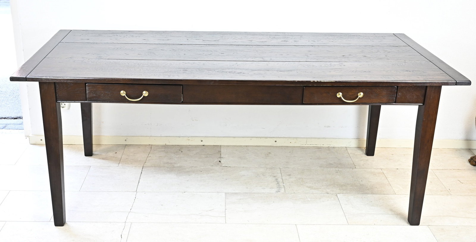 Dining table (oak): Long oak dining table with drawers, after antique example. Second half 20th century. Dimensions: 75 x 90 x 195 cm. In good condition.