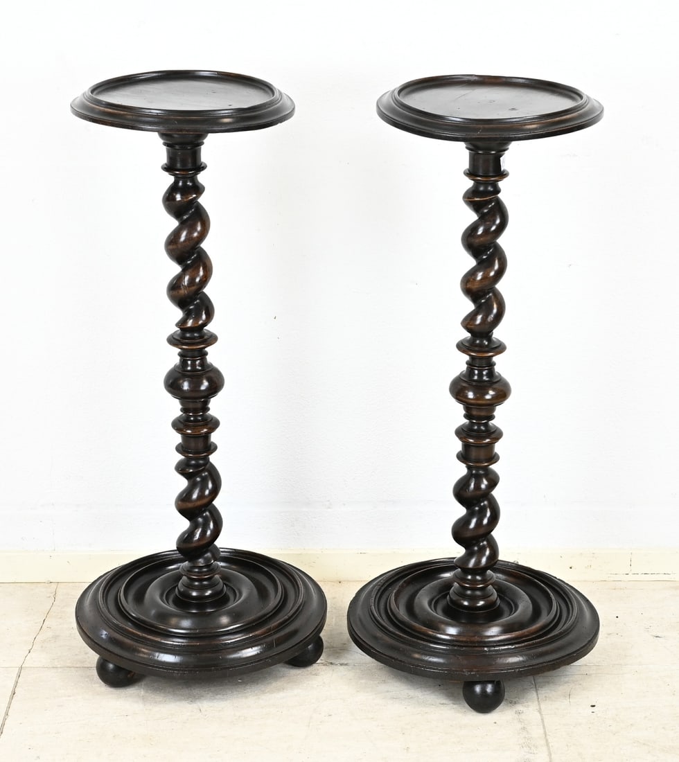Set of pedestals, H 92 x Ø 40 cm.: Two solid walnut pedestals with twisted column, standing on round base with three ball feet. 19th century. Dimensions: H 92 x Ø 40 cm. In good condition.