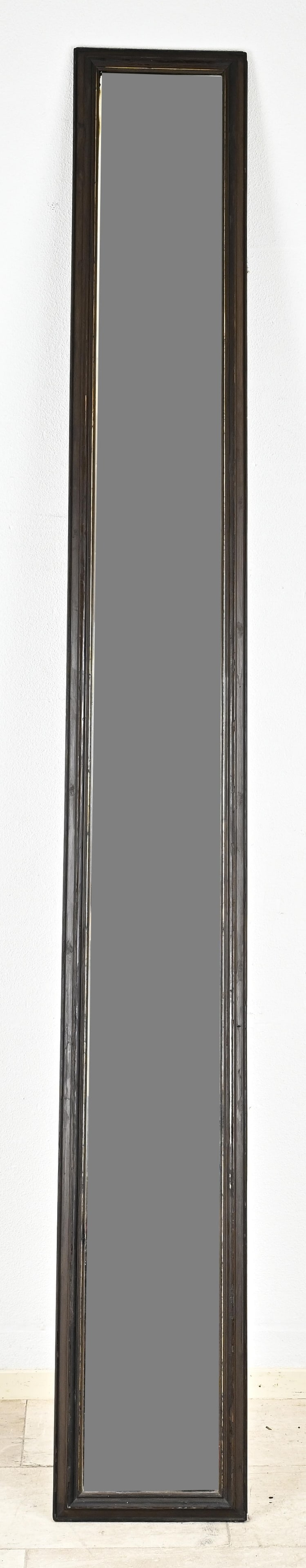 Long narrow mirror, 259 x 32 cm.: Very large, narrow mirror, with facet cut mirror glass. Circa 1900. Dimensions: H 259 x W 32 cm. In good condition.