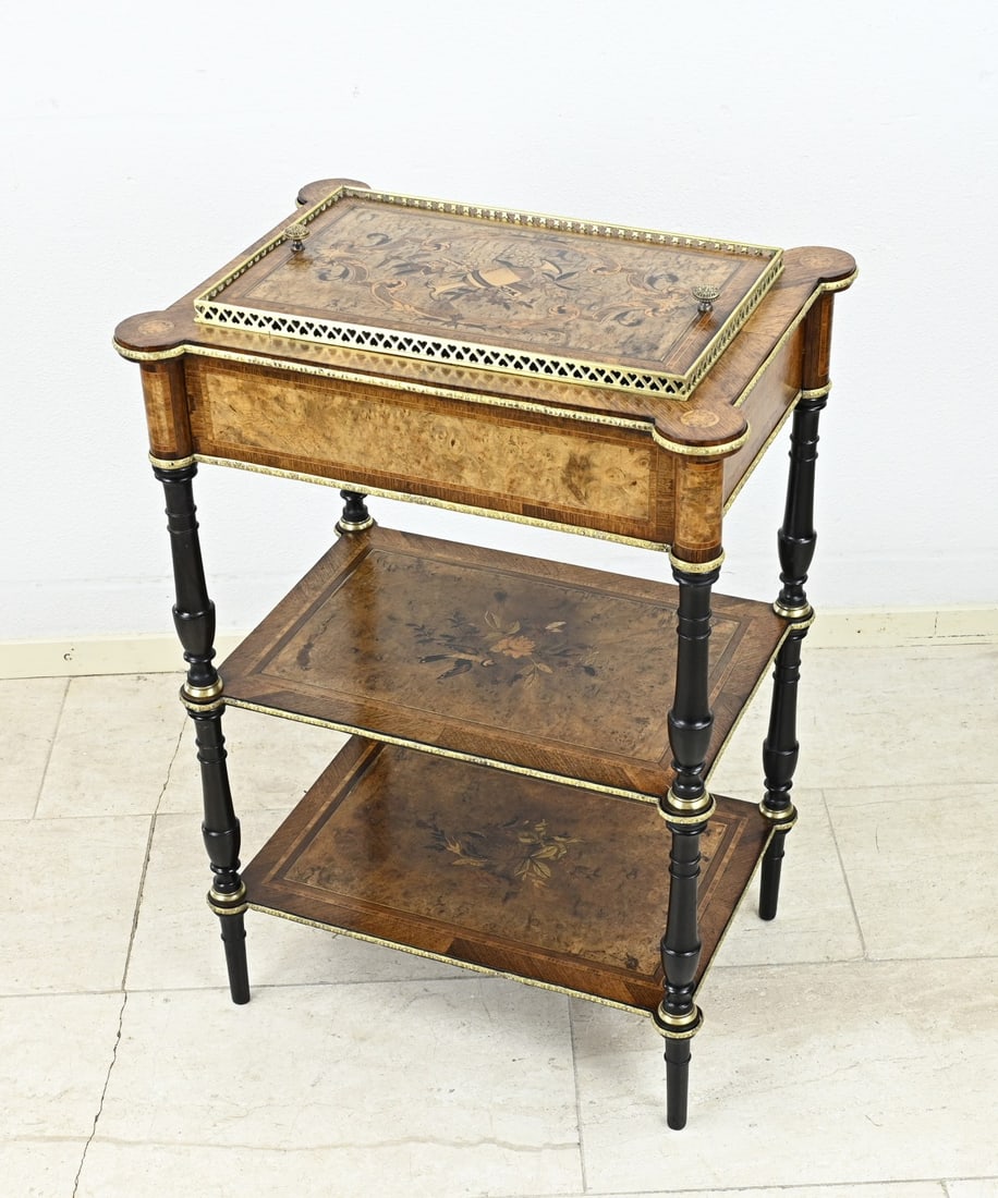 French etagere table (inlaid): 19th century boulle etagére table with removable top, with intarsia (floral/vase) decoration, and gilded brass decorations. Tiers also with intarsia. Dimensions: 84 x 56 x 41 cm. In good condition.