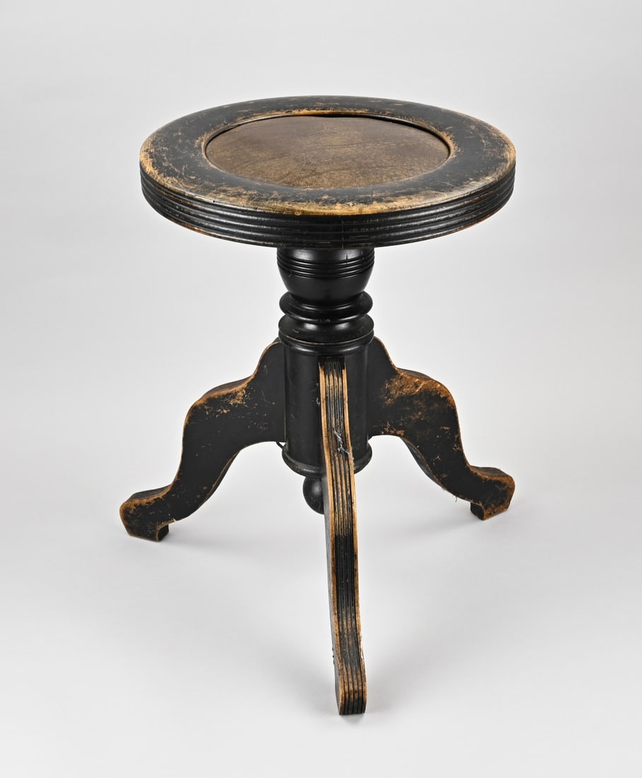 Piano stool: Height adjustable antique piano stool. Circa 1900. Dimensions: 50 x 36 cm. In good condition.