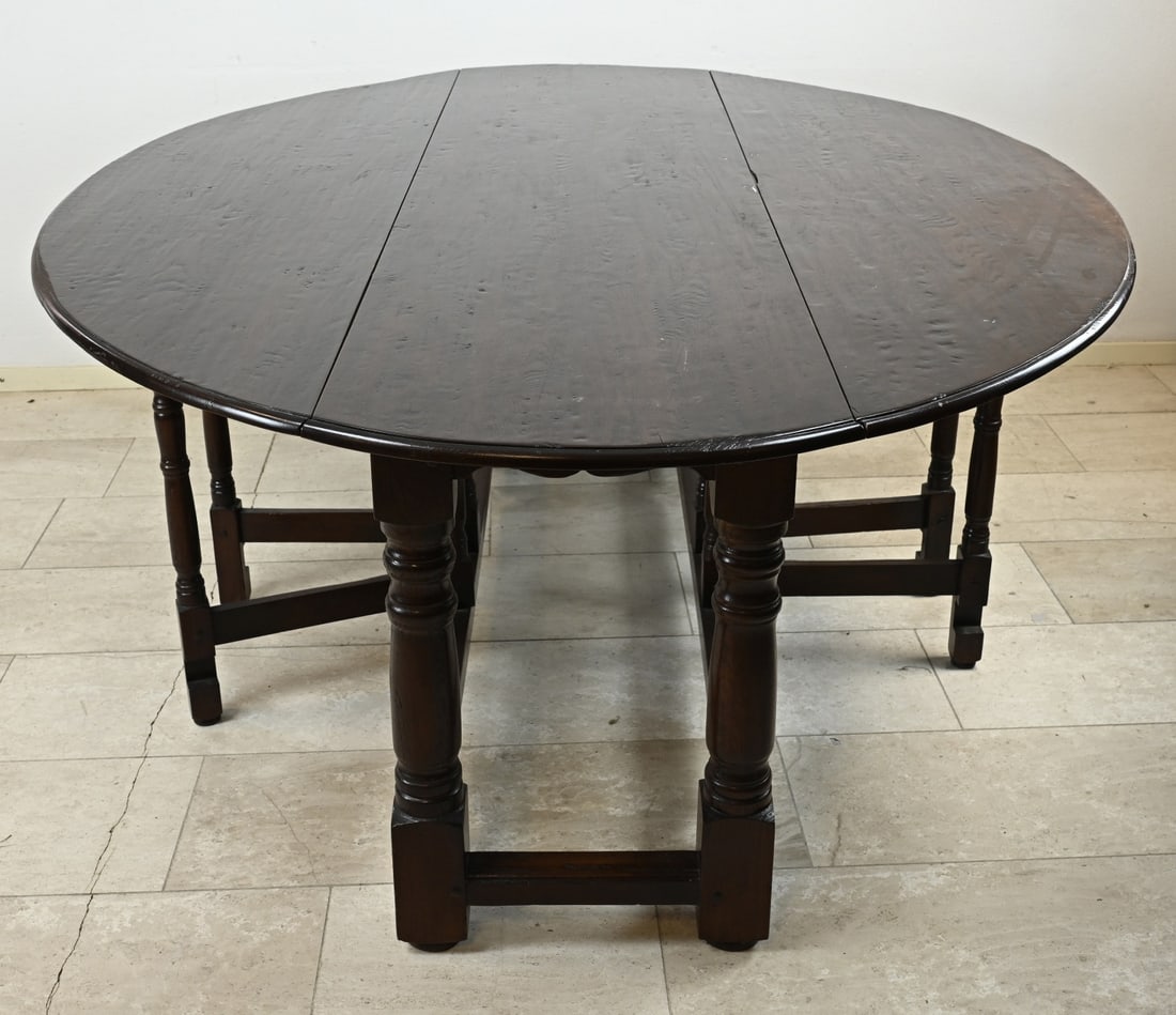 English lop-eared table: English oak hanging table after 17th - 18th century example. Dimensions: 80 x 194 x 149 cm. In good condition.