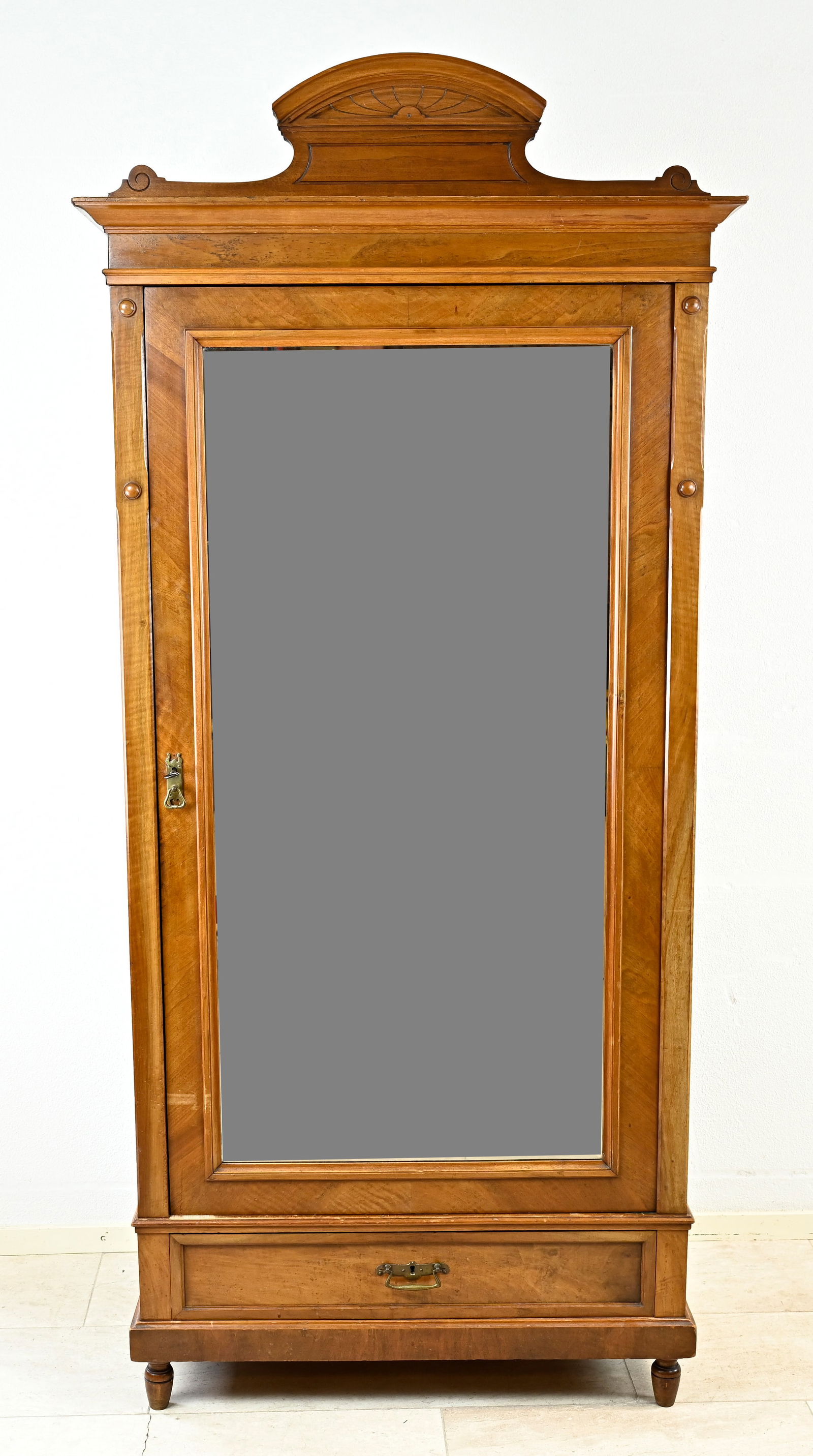 1-door mirror cabinet, 1890: Walnut 1-door mirror cabinet with removable crown. Mirror is facet cut. Ideal cabinet for the bedroom. Cabinet is removable. Dimensions: (with crown) 210 x 96 x 52 cm. Dimensions: (without crown) 190