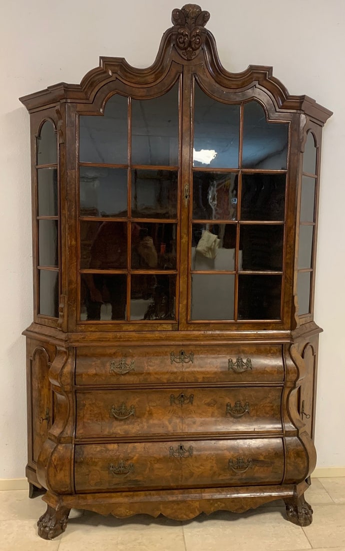Walnut display cabinet: Beautiful 19th century Dutch porcelain cabinet made of burr walnut. Baroque. With bronze fittings, curved drawers and extra doors in the base. Removable. Dimensions: 228 x 160 x 45 cm. In good conditi
