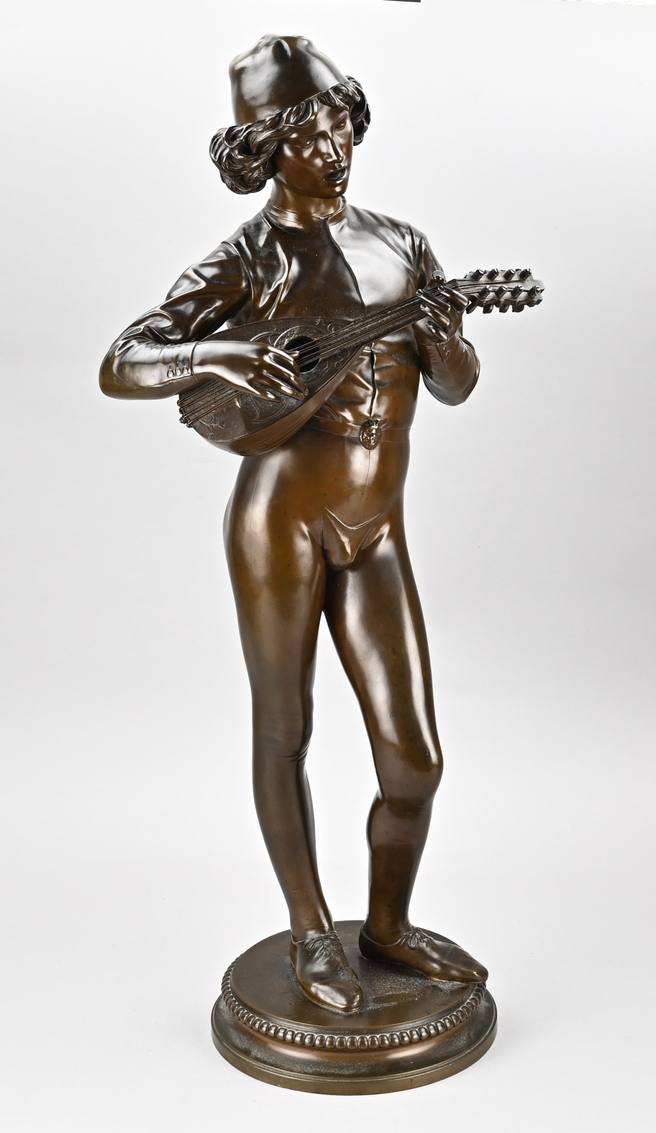Large bronze figure, Musician, H 76 cm.: Very large bronze figure by Paul Dubois 1829 - 1905 and Ferdinand Barbedienne, with casting stamp. Florentine mandolin player. Dimensions: H 76 cm. In very good condition.
