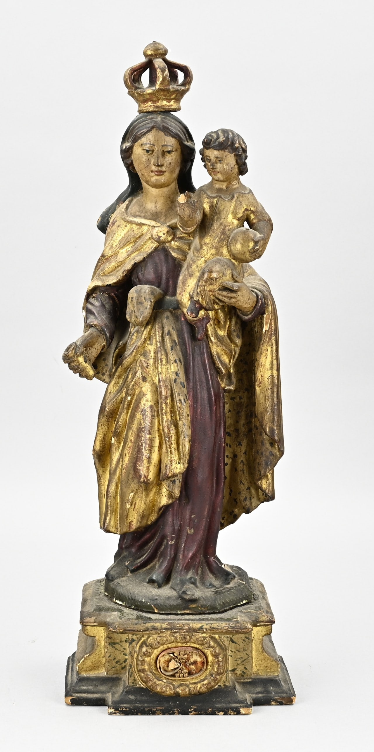 Wood-carved Madonna, H 49 cm.: 18th Century Southern European woodcarved Madonna with original polychromy. Dimensions: H 49 cm. In good condition.