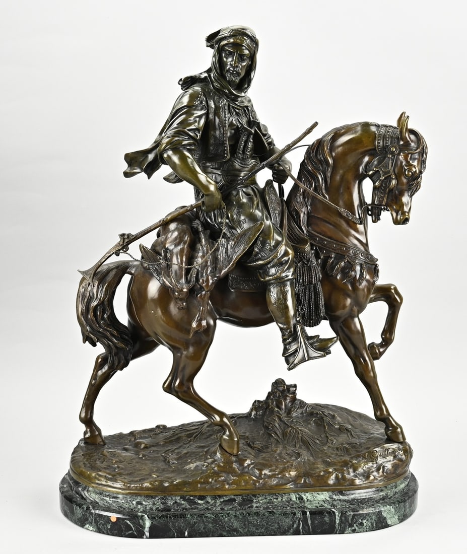 Arabian on horseback: Rare large antique bronze figure. Barye Fils. 1839 - 1882. Arab on horseback, on marble base. Beautiful patina. Dimensions: 63 x 45 x 20 cm. In very good condition.