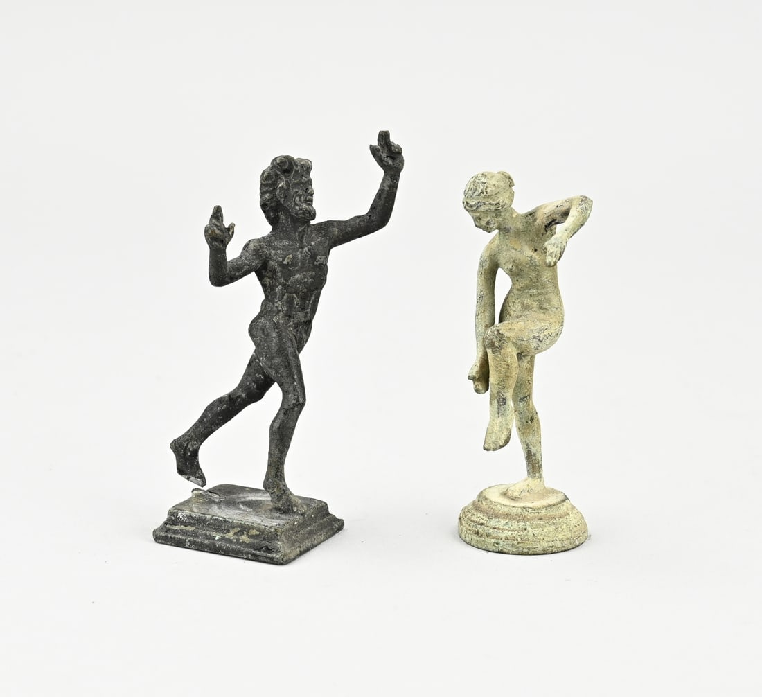 2x Antique bronze figure: Two antique bronze figures. Faun + naked lady. Size: 10 - 10.4 cm. In good condition.