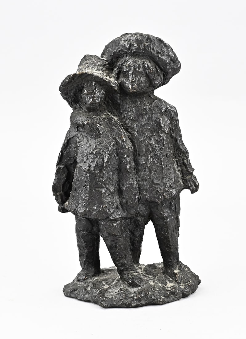 Monogram CF, Two children with hat: Modern bronze group of figures by Corina Fransen? Monogram CF Boy and girl with headdress. Size: H 27 cm. In good condition.